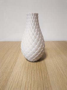 Scale Elegance – designová váza s reliéfním vzorem